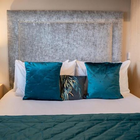 Perfectly Located Central Chester Town House -2Br Extérieur photo