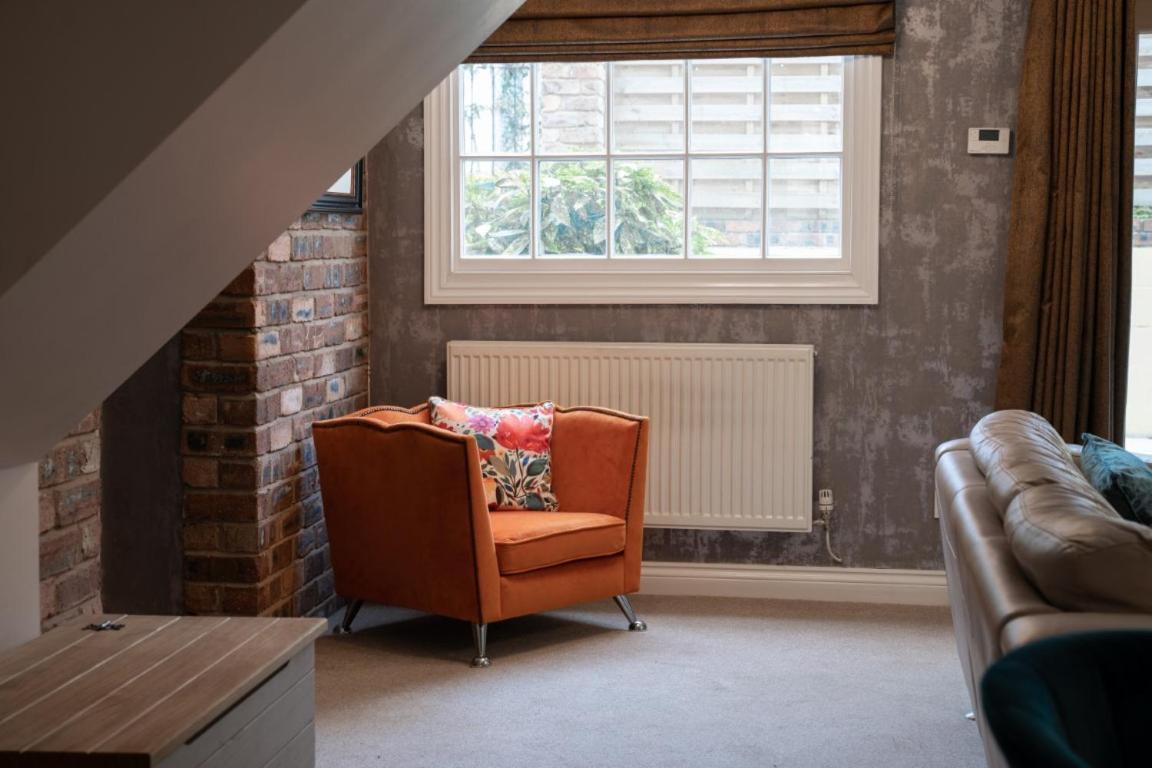 Perfectly Located Central Chester Town House -2Br Extérieur photo