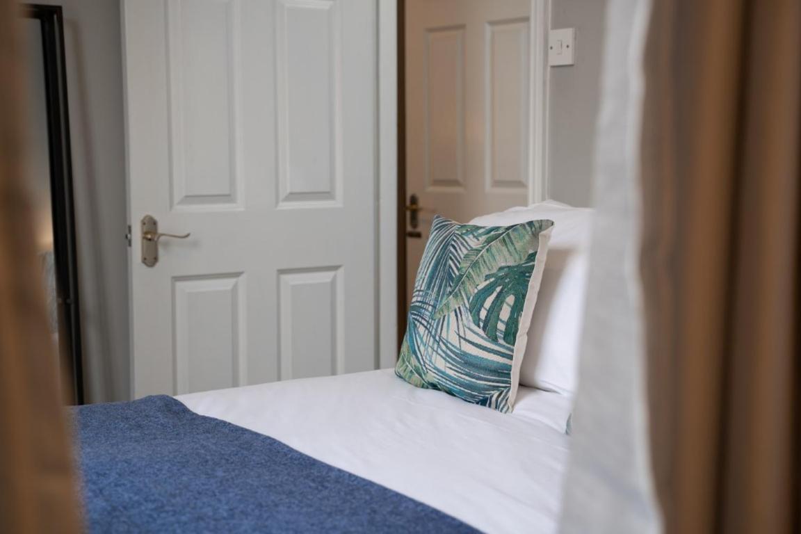 Perfectly Located Central Chester Town House -2Br Extérieur photo