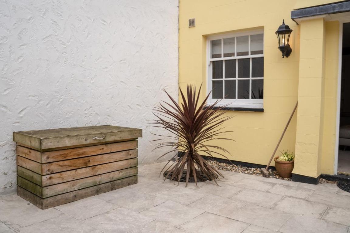 Perfectly Located Central Chester Town House -2Br Extérieur photo