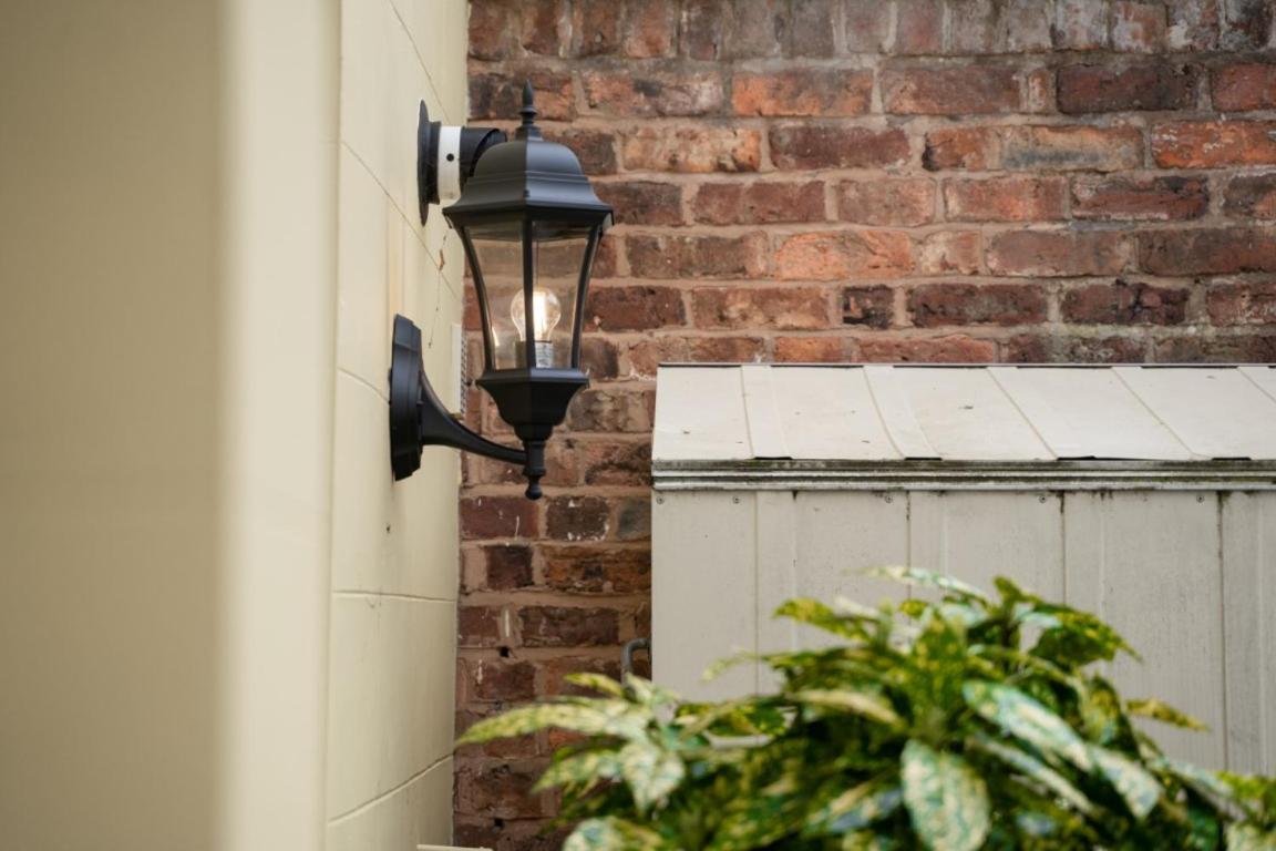 Perfectly Located Central Chester Town House -2Br Extérieur photo