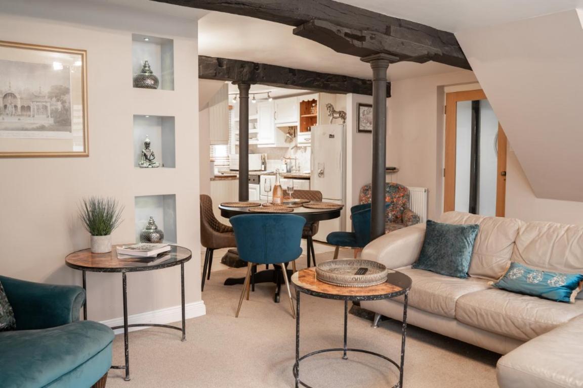 Perfectly Located Central Chester Town House -2Br Extérieur photo
