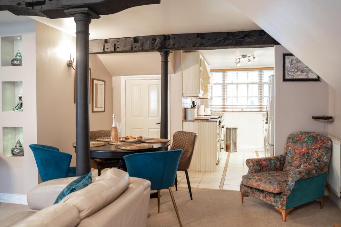 Perfectly Located Central Chester Town House -2Br Extérieur photo