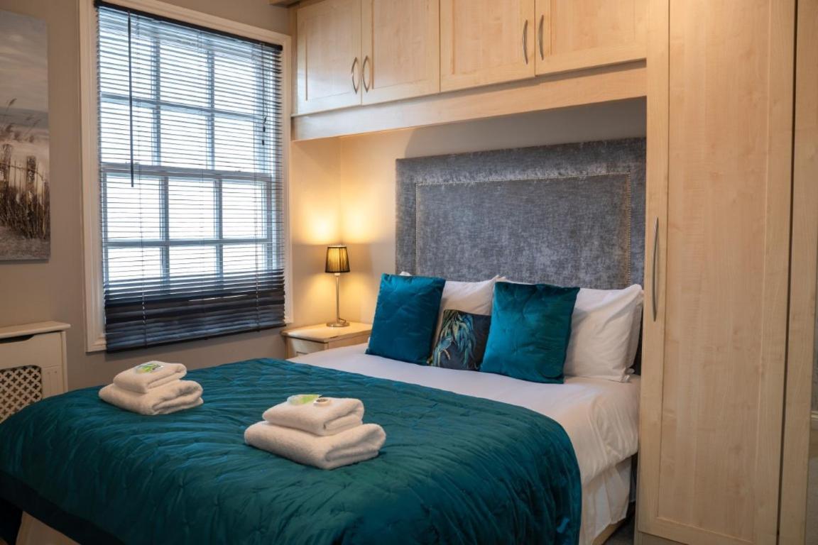 Perfectly Located Central Chester Town House -2Br Extérieur photo